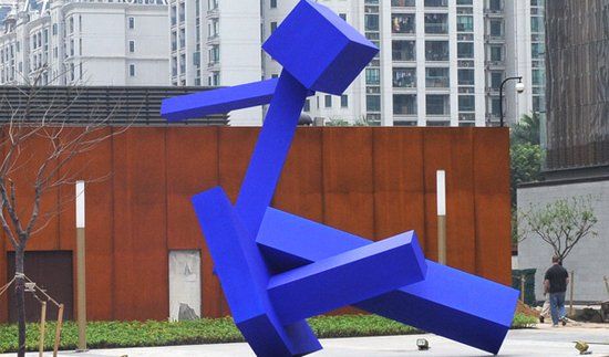 广州美国新领事馆前的雕塑作品 “当下”(Now)