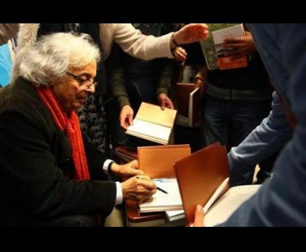 ר��ʫ�˰�����˹���ҵĹ¶���һ����԰