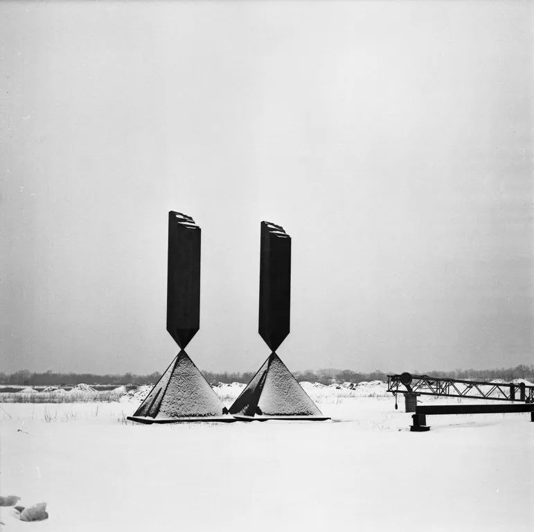 Two of the three exemplars of Barnett Newmans "Broken Obelisk," 1963C67, on display in the field at Lippincott.