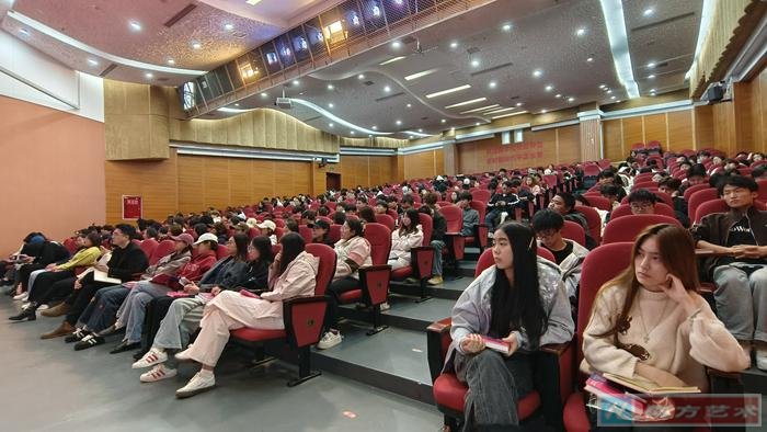 ��ֻ��һ���������߽����촫ýְҵѧԺ����δ��ý��������