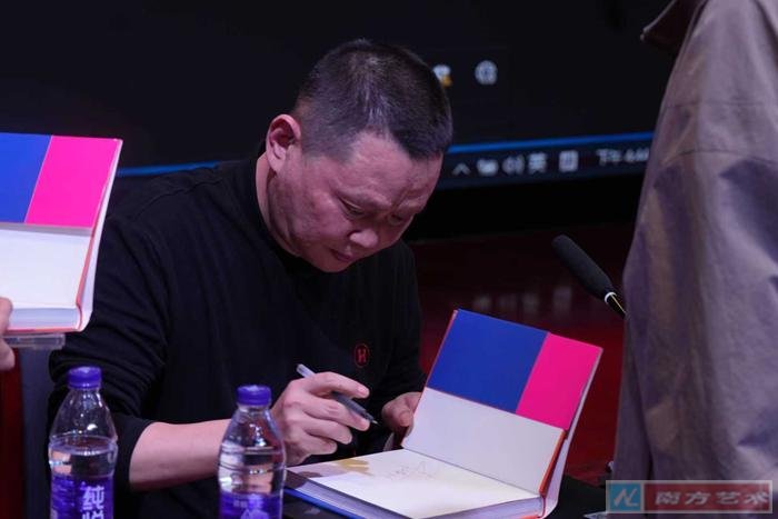 ��ֻ��һ���������߽����촫ýְҵѧԺ����δ��ý��������