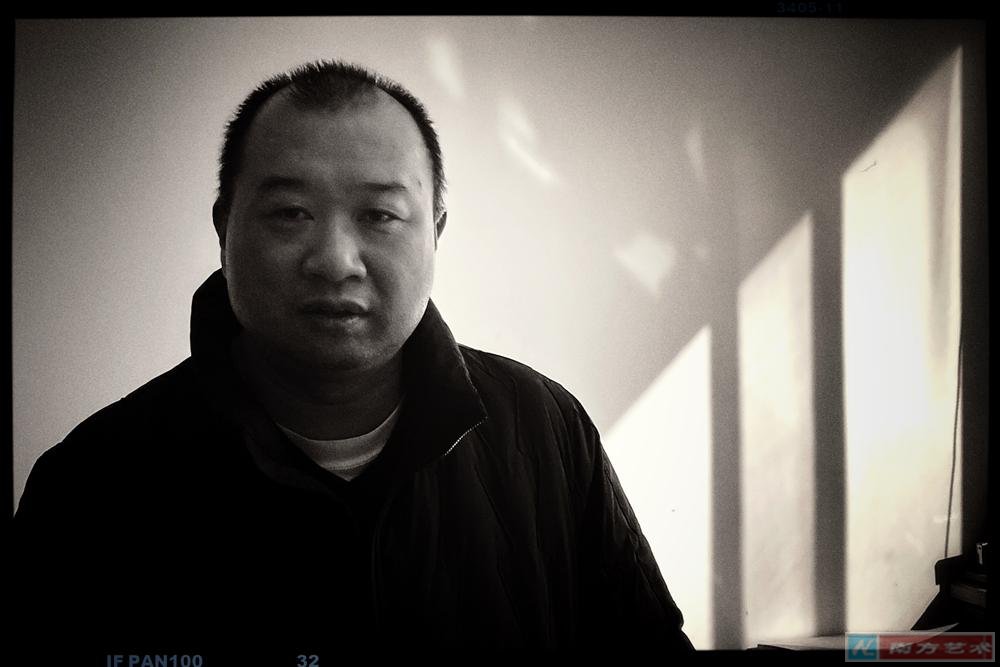 �������