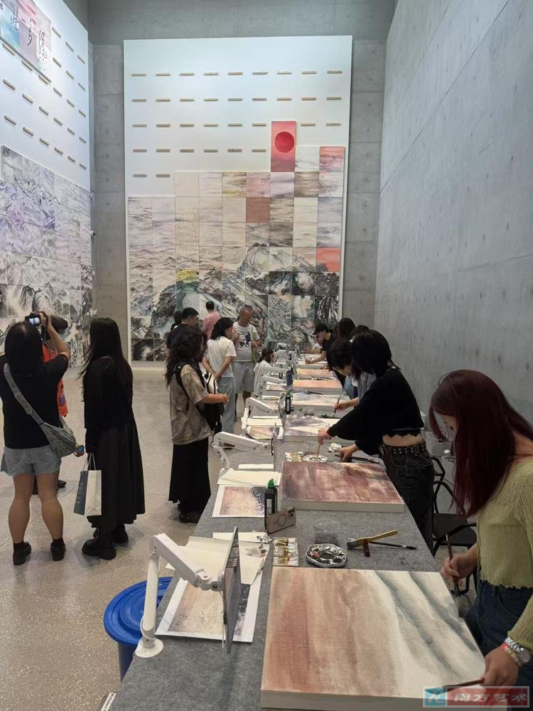 ����˽�ɽ���О� �b�� 2025 ���M+